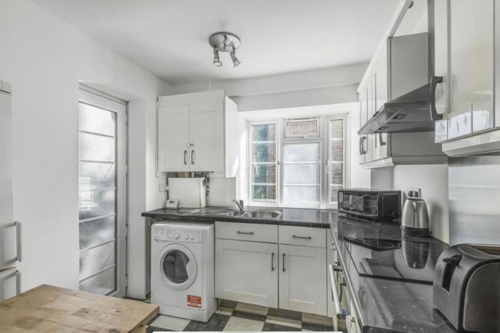 Stunning Flat With Roof Terrace In Streatham Londen